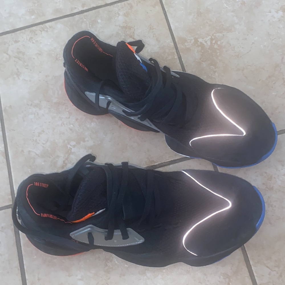 Mint condition (Basketball sneaker)